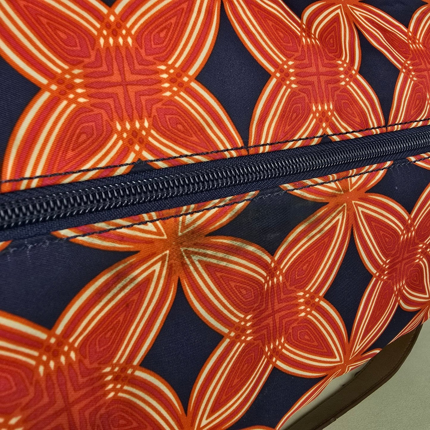 Stella & Dot XL Expandable Zippered Weekend Tote