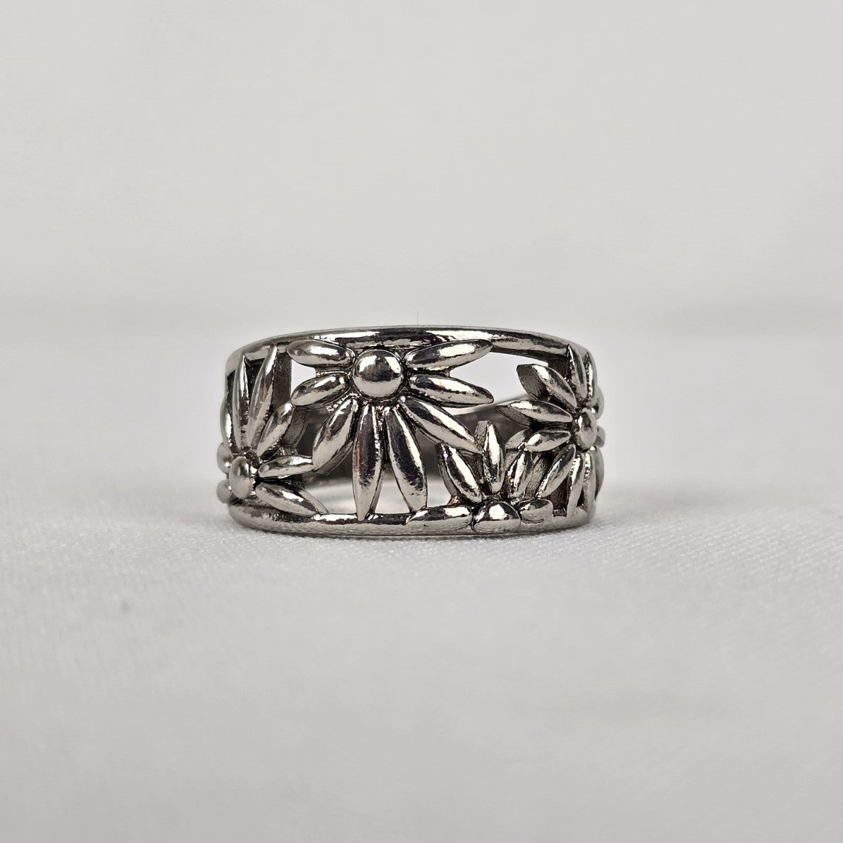 Silver Tone Floral Cut Out Ring Size 9