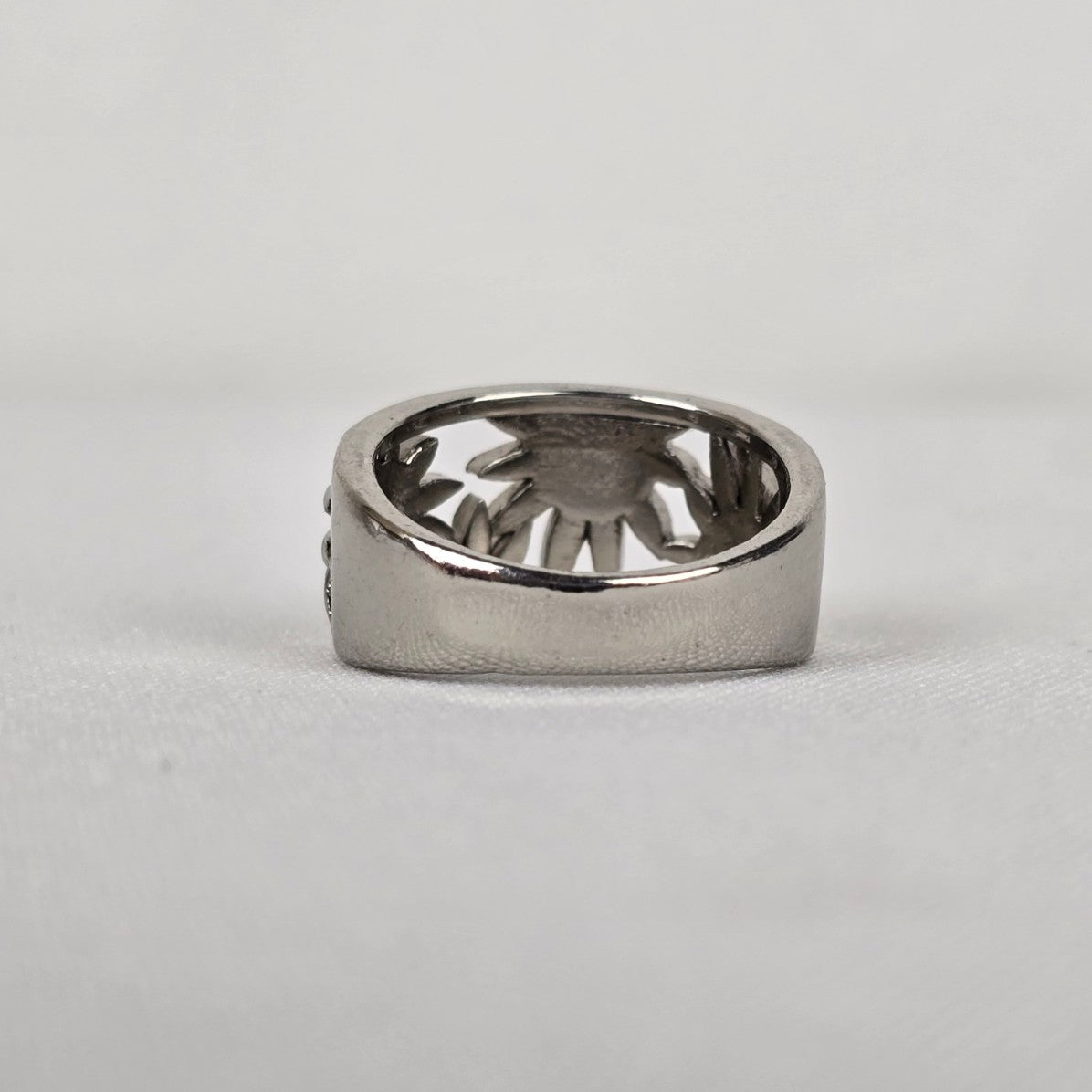 Silver Tone Floral Cut Out Ring Size 9