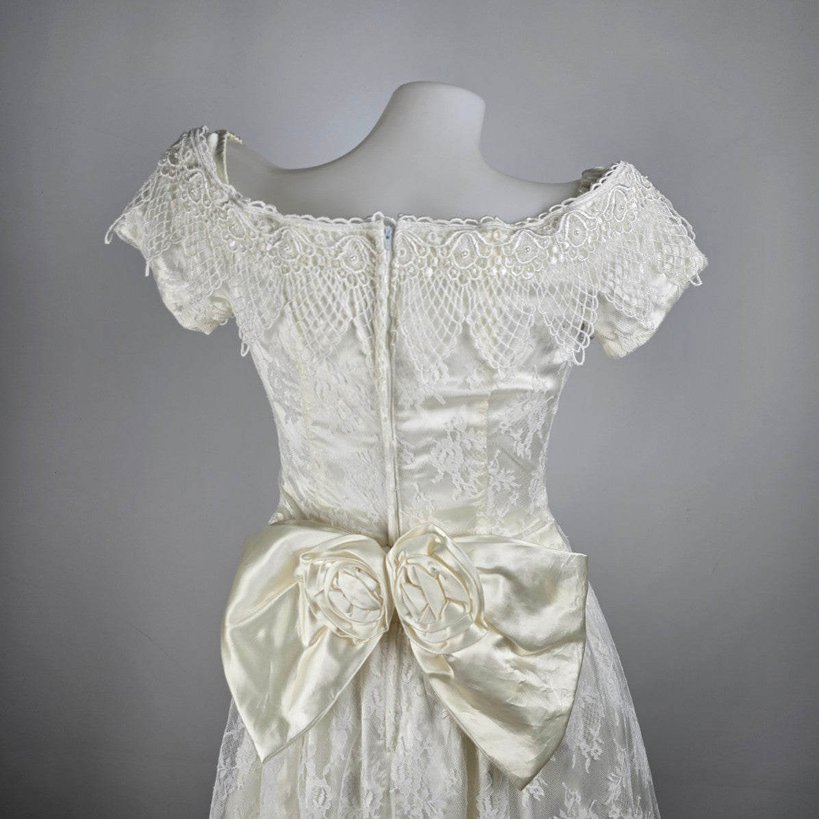Vintage White Lace Off The Shoulder Wedding Gown Size 5/6