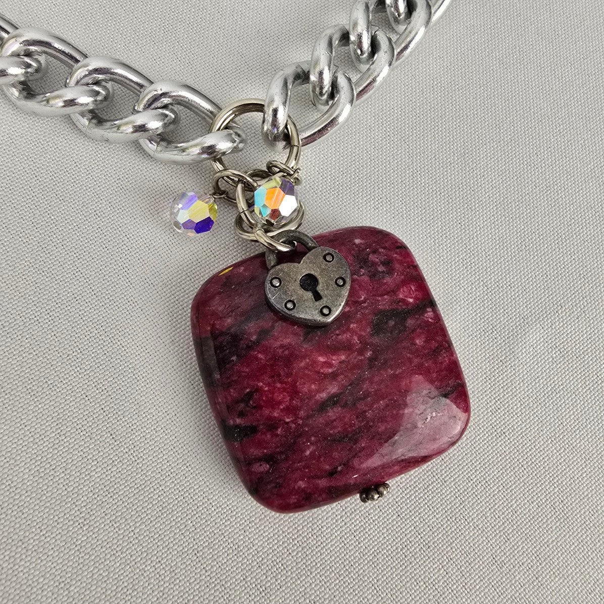Elvira Silver Tone Chunky Chain Red Polished Natural Stone Pendant Necklace
