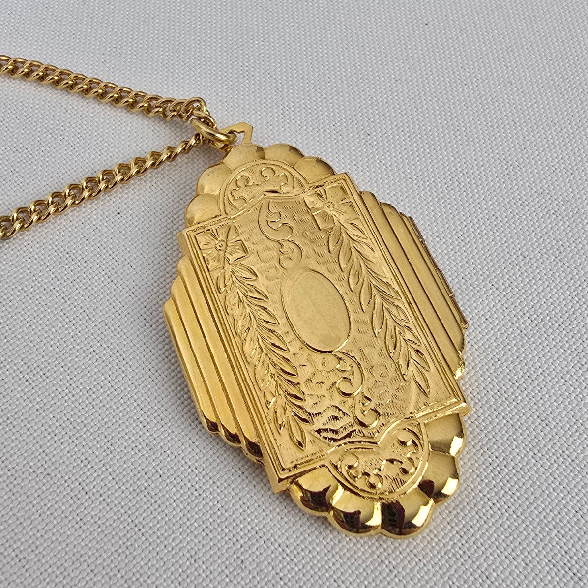 Vintage Gold Tone Locket Pendant Necklace