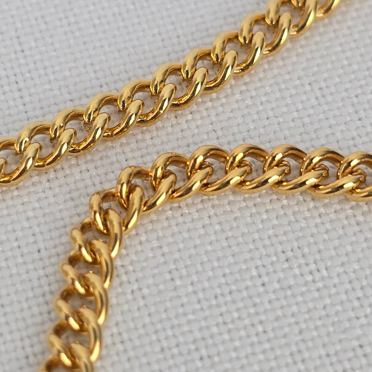 Vintage Gold Tone Locket Pendant Necklace