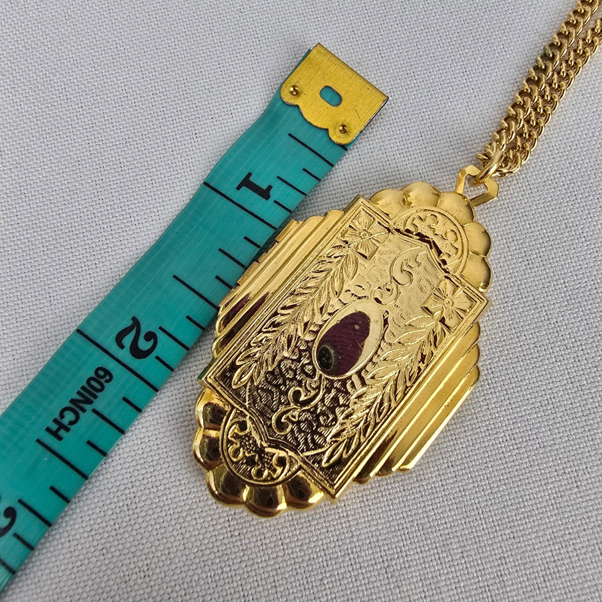 Vintage Gold Tone Locket Pendant Necklace