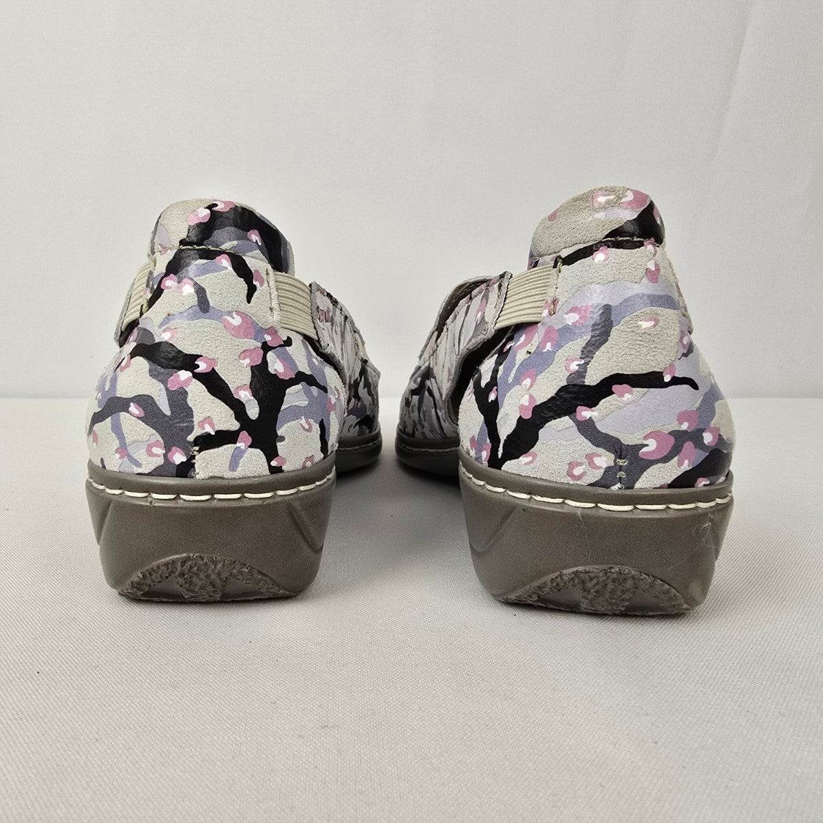 Cassini Blue Leather Slip On Flat Comfort Shoes Size 7.5