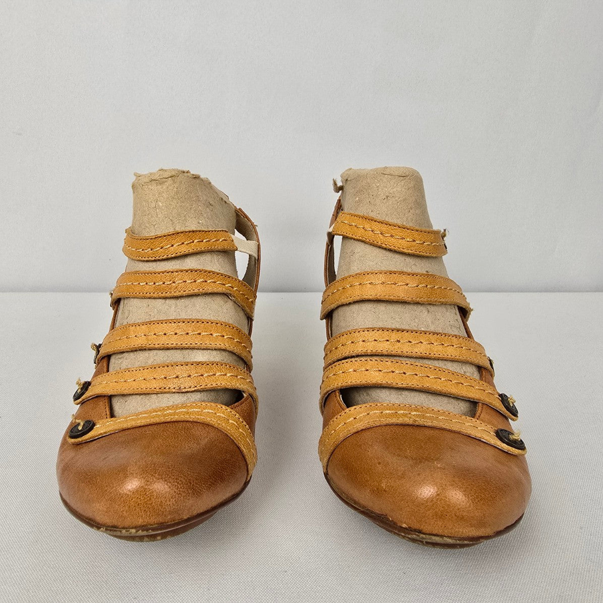 Gold Button Brown Leather Heeled Shoes Size 6.5