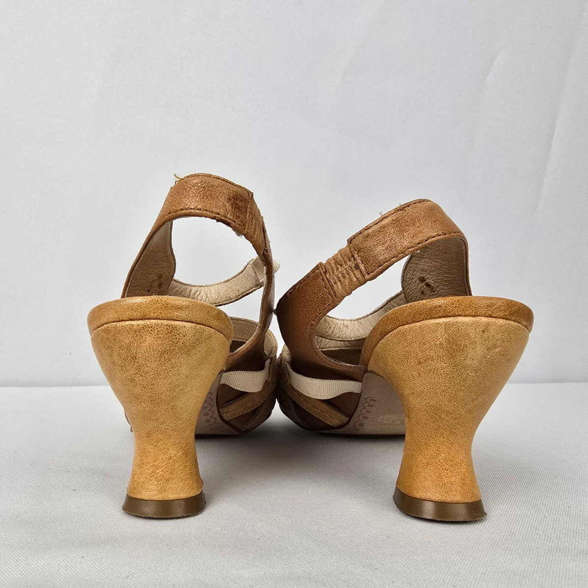 Gold Button Brown Leather Heeled Shoes Size 6.5