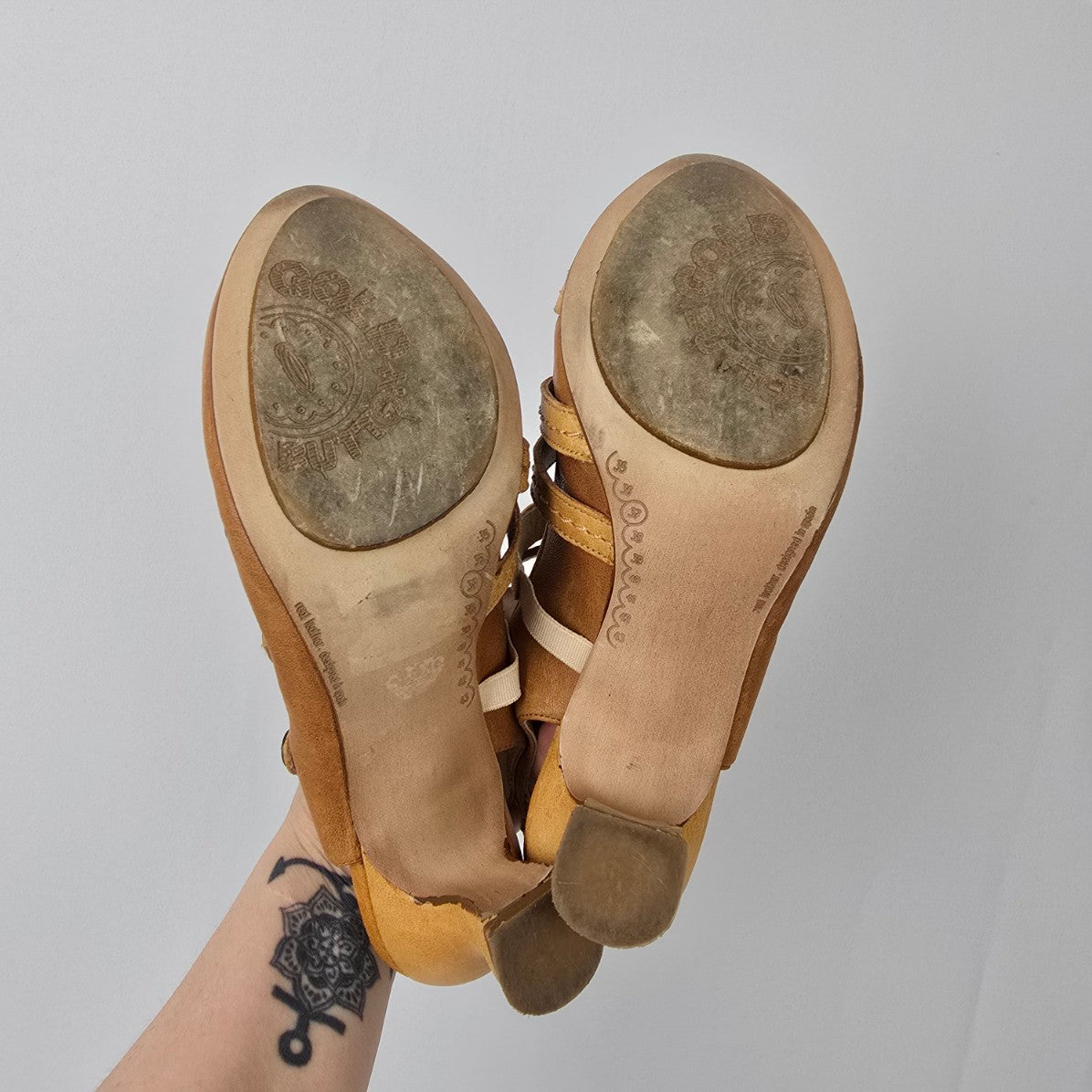 Gold Button Brown Leather Heeled Shoes Size 6.5