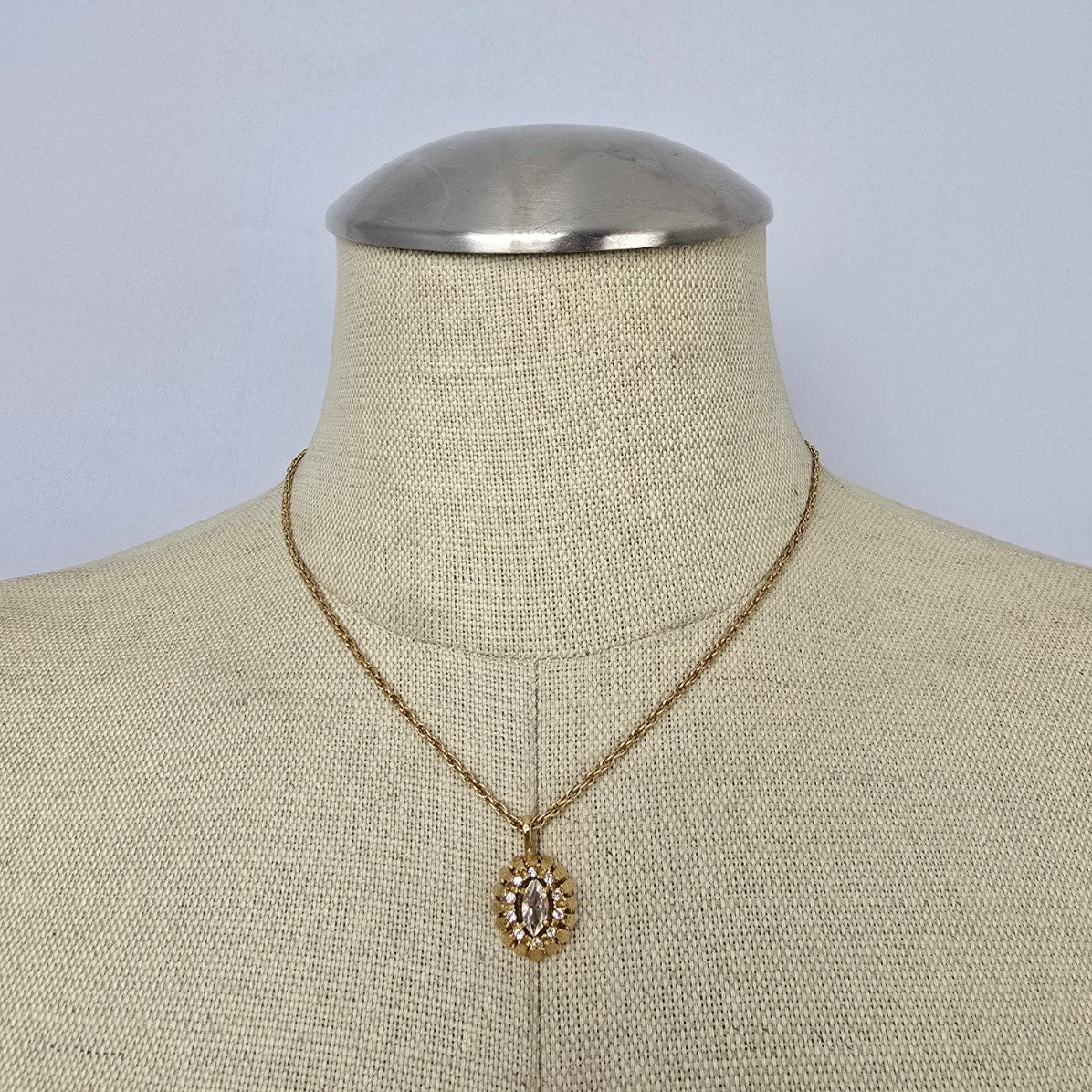 Vintage Gold Tone Delicate Pendant Necklace
