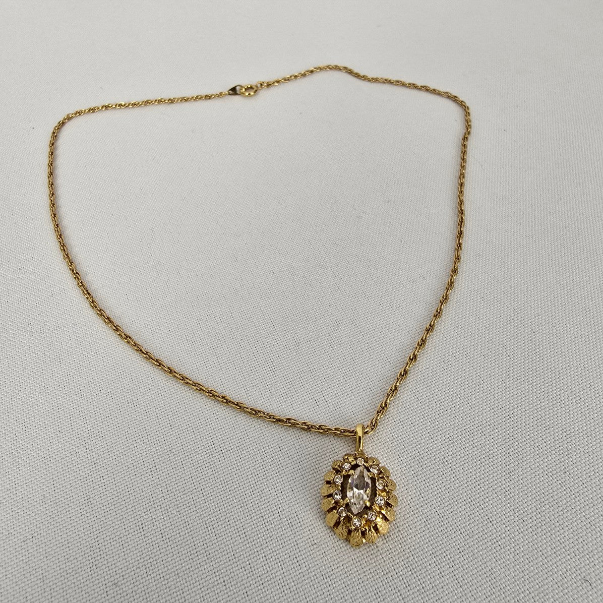 Vintage Gold Tone Delicate Pendant Necklace