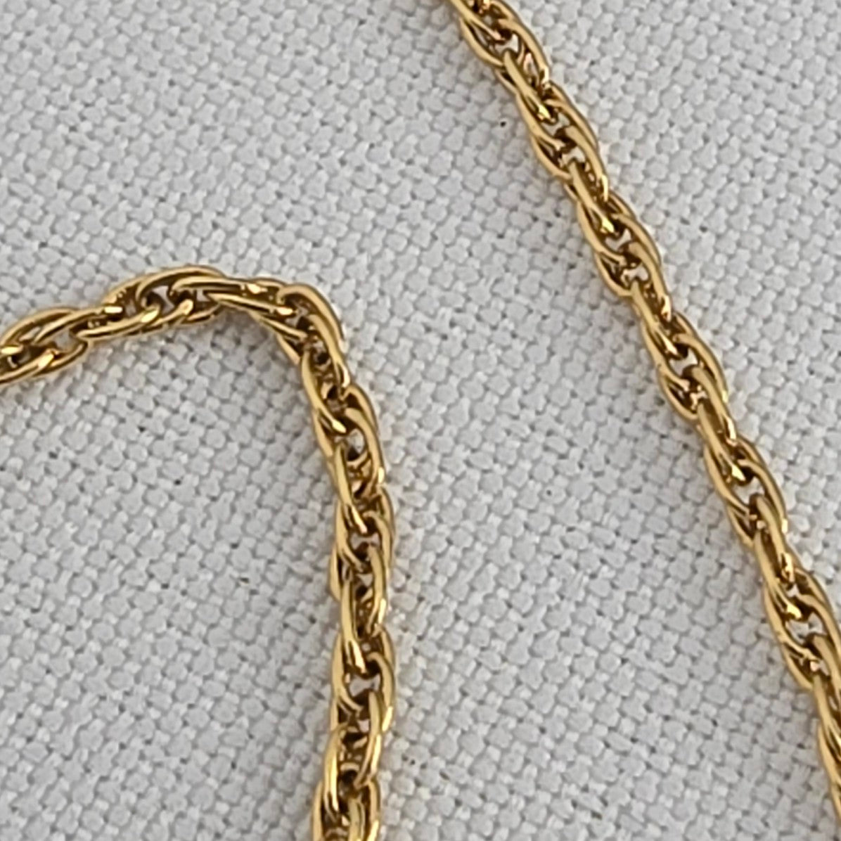 Vintage Gold Tone Delicate Pendant Necklace