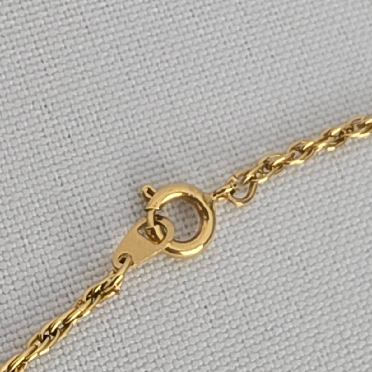 Vintage Gold Tone Delicate Pendant Necklace