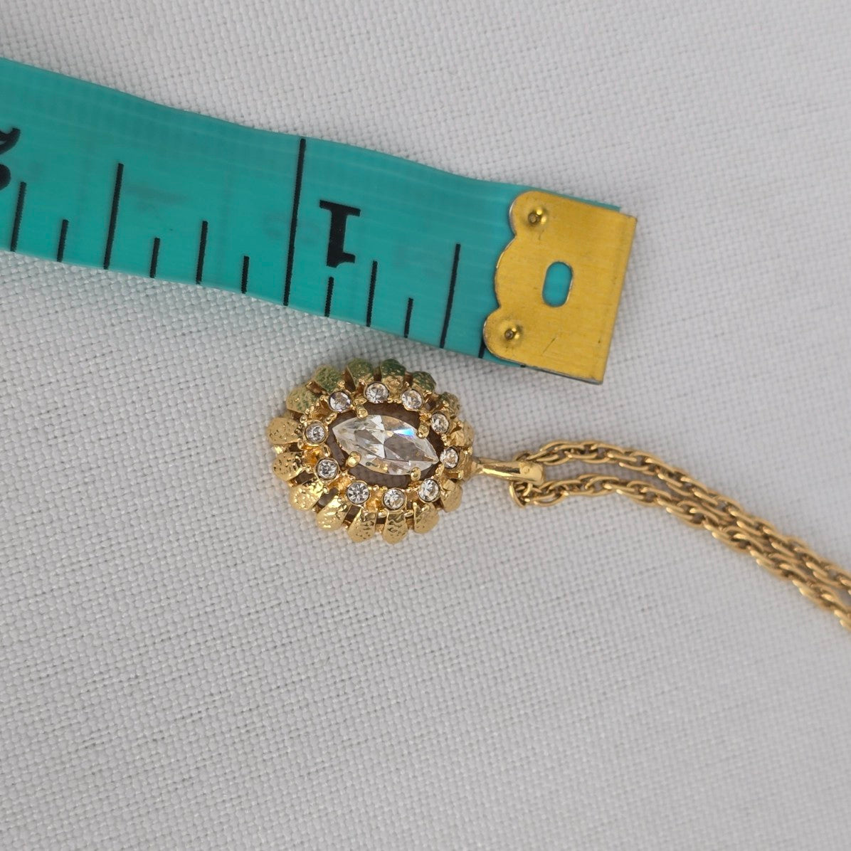 Vintage Gold Tone Delicate Pendant Necklace