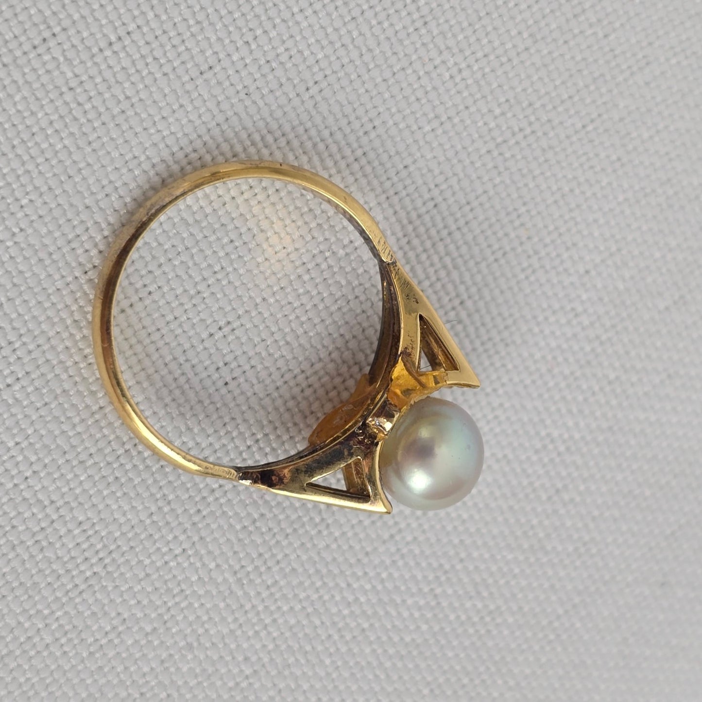 Vintage 14KGE Faux Pearl Ring Size 4.5