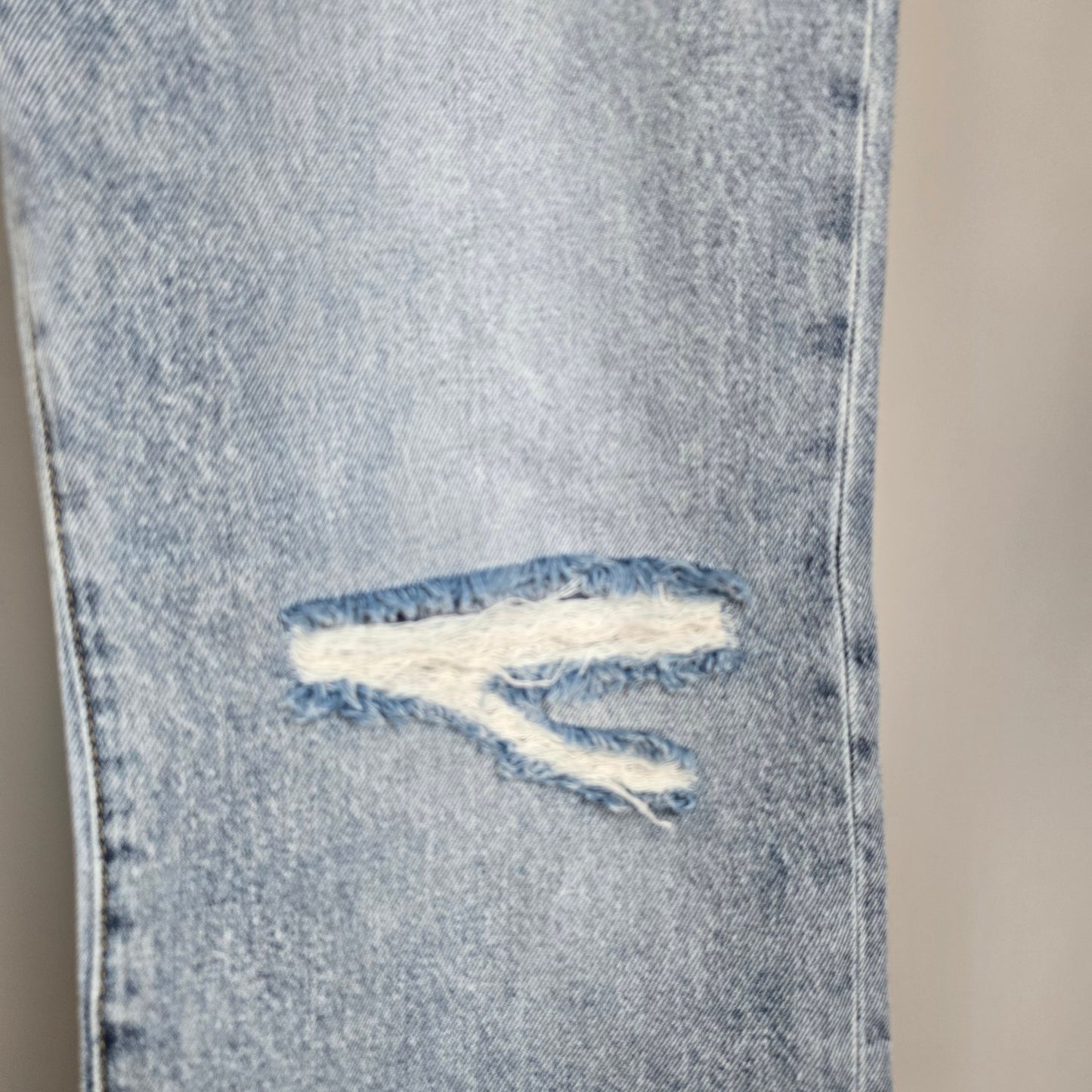 Cabi Jeans 100% bf Light Wash Distressed Denim Jeans Size 10