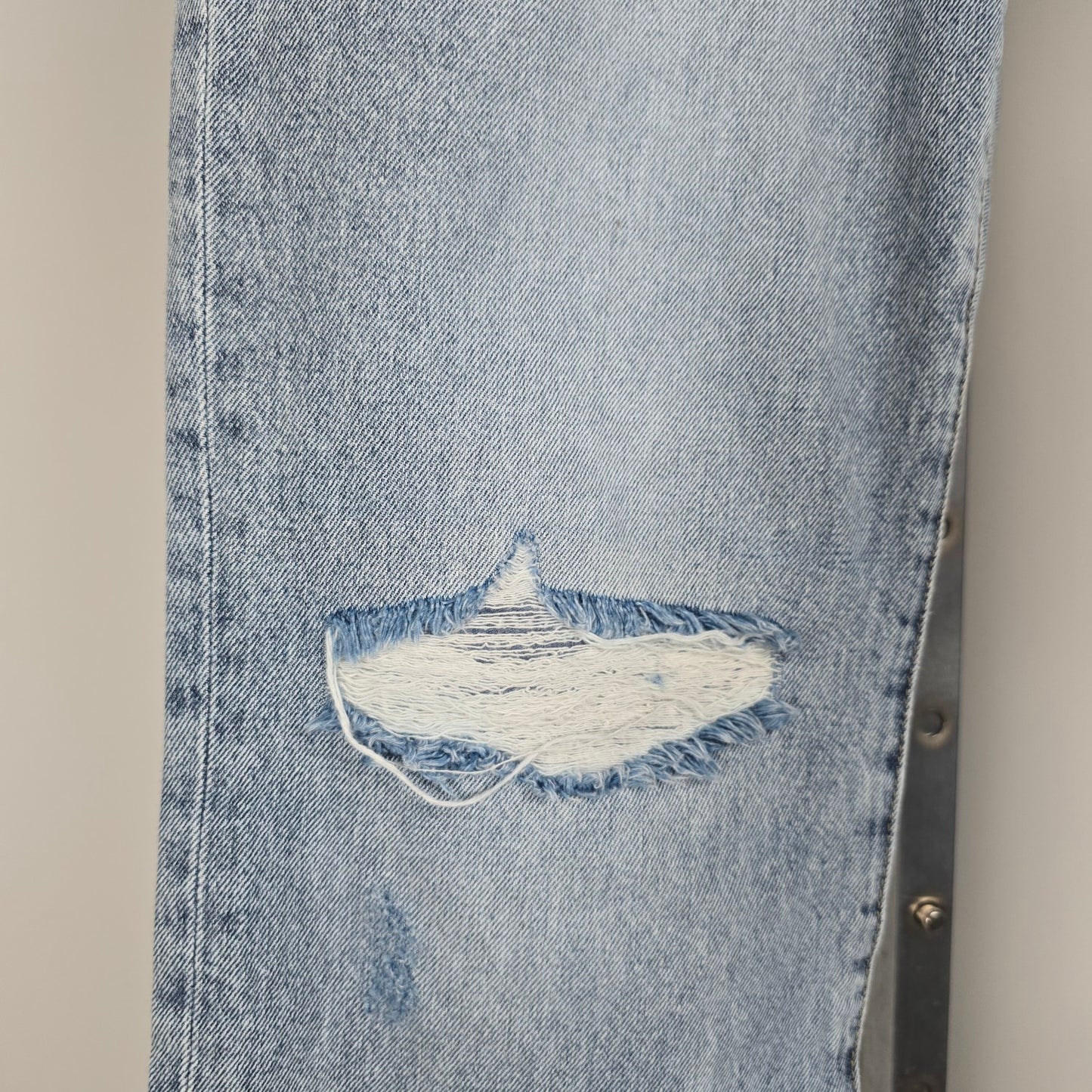 Cabi Jeans 100% bf Light Wash Distressed Denim Jeans Size 10