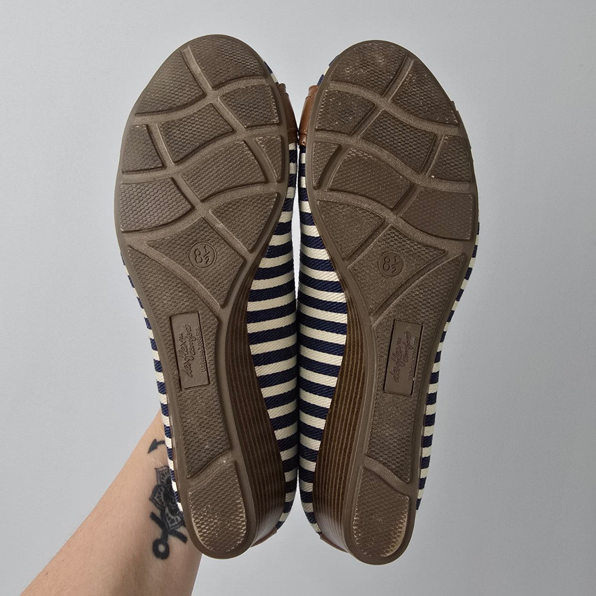 Dexflex Comfort Navy Blue Stripped Low Heel Wedge Shoes Size 8.5