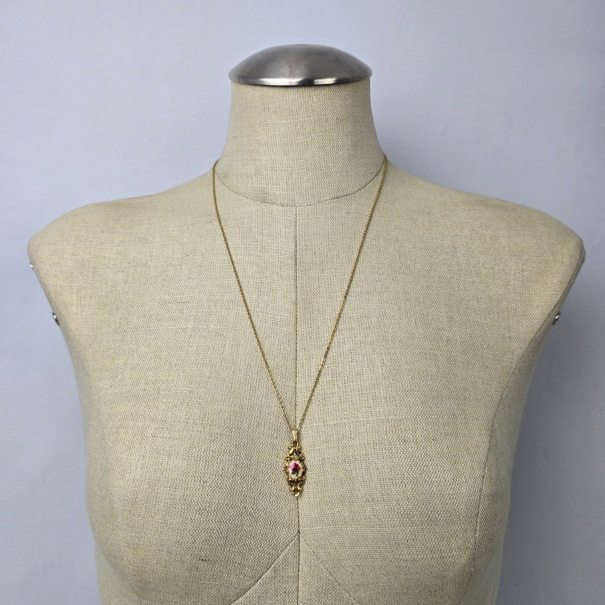 Vintage Gold Tone Embroidered Flower Cameo Pendant Necklace