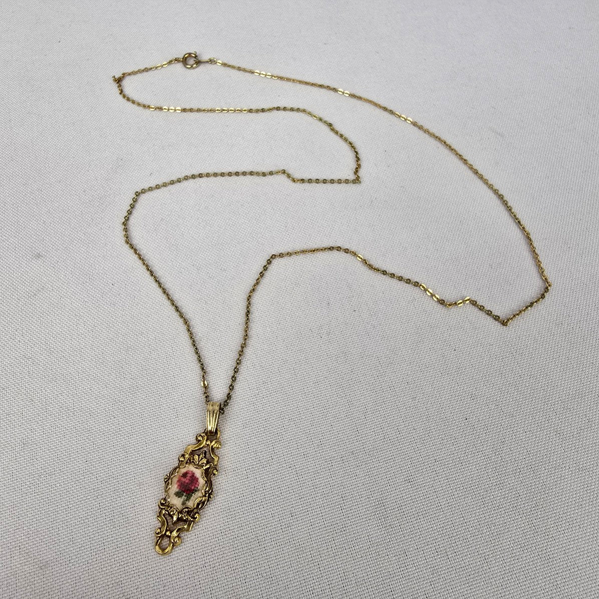Vintage Gold Tone Embroidered Flower Cameo Pendant Necklace