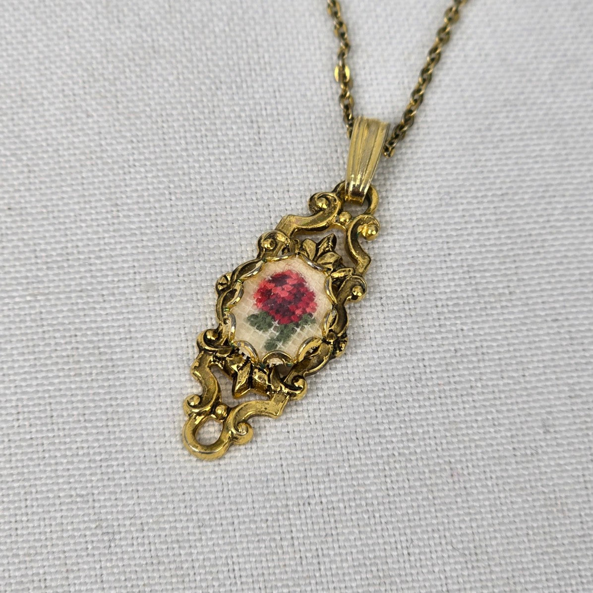 Vintage Gold Tone Embroidered Flower Cameo Pendant Necklace