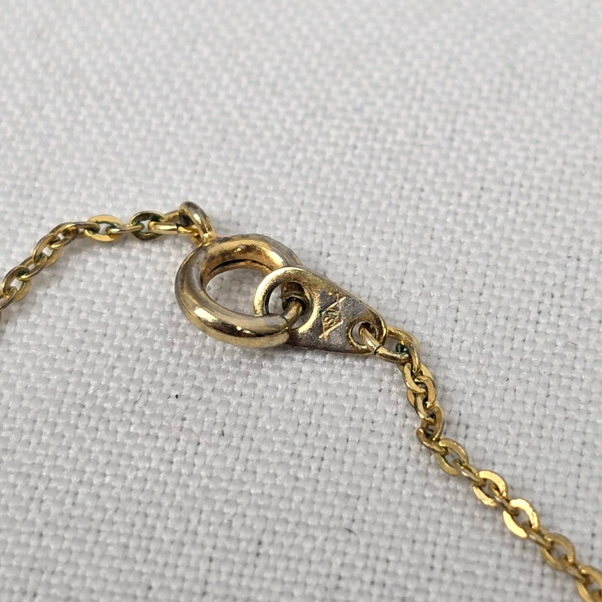 Vintage Gold Tone Embroidered Flower Cameo Pendant Necklace