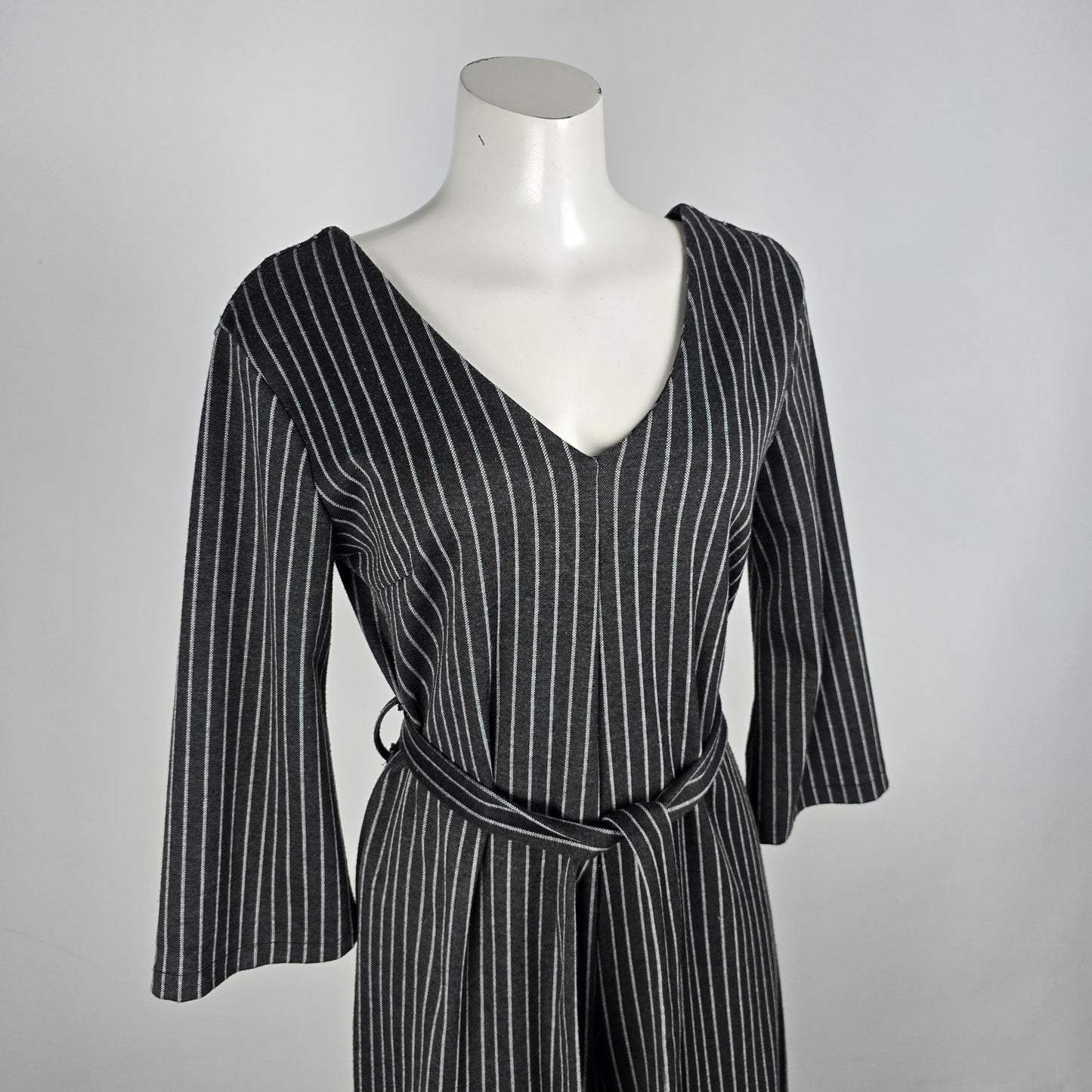 Mira & Co Grey Pin Stripe Cropped Jumpsuit Size M