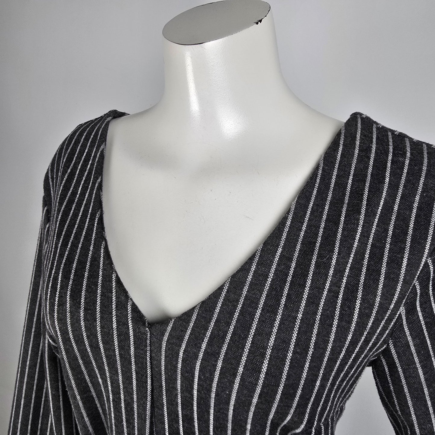 Mira & Co Grey Pin Stripe Cropped Jumpsuit Size M