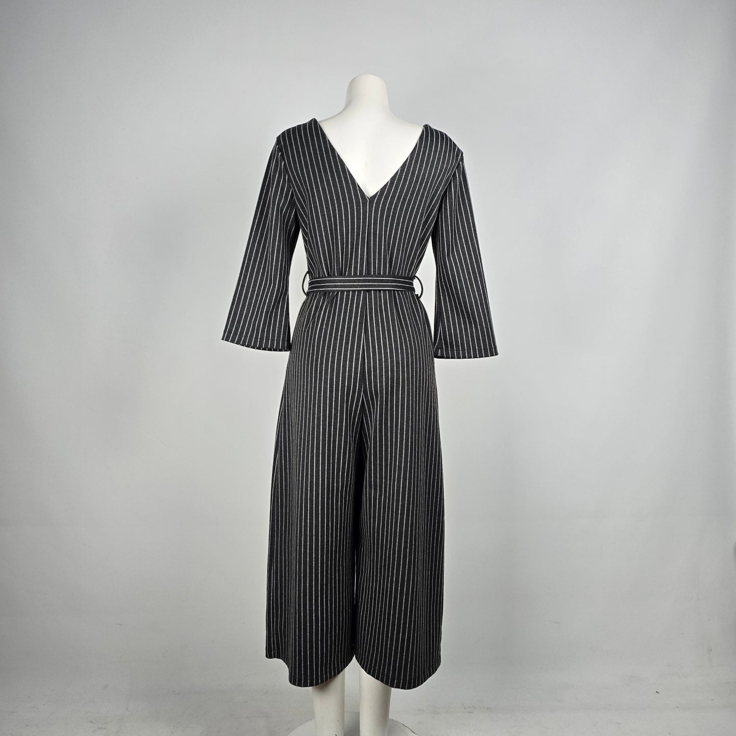 Mira & Co Grey Pin Stripe Cropped Jumpsuit Size M