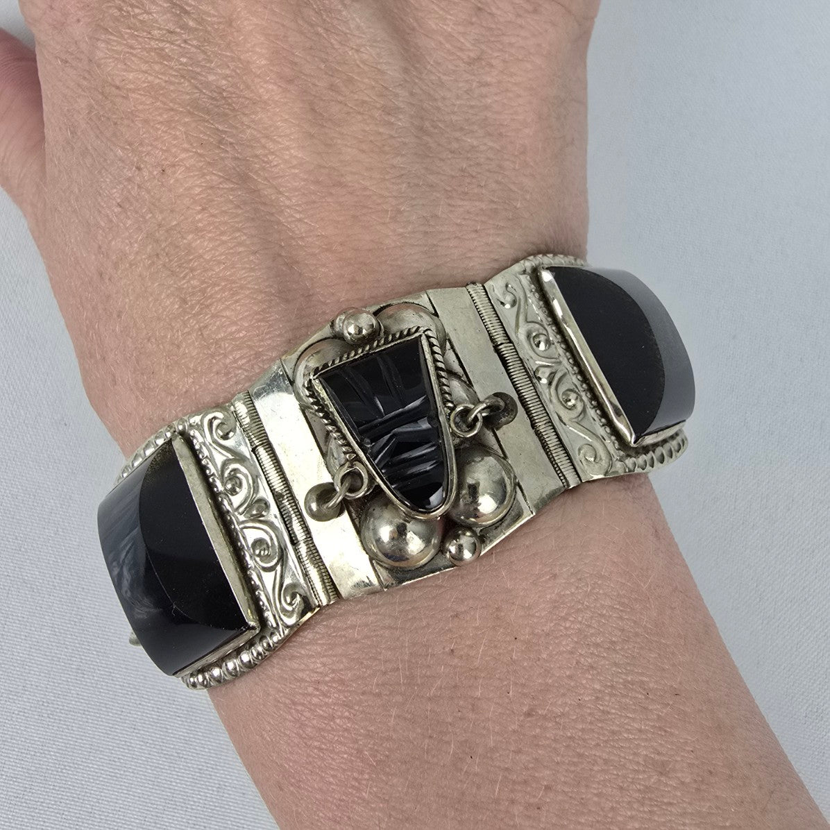 Vintage Taxco 925 Onyx Carved Silver Link Bracelet