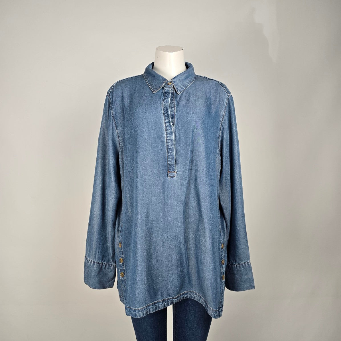 GG Jeans Button Up Collared Chambray Shirt Size XL