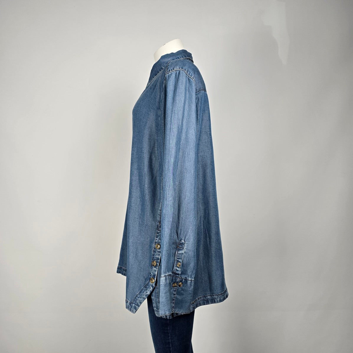 GG Jeans Button Up Collared Chambray Shirt Size XL