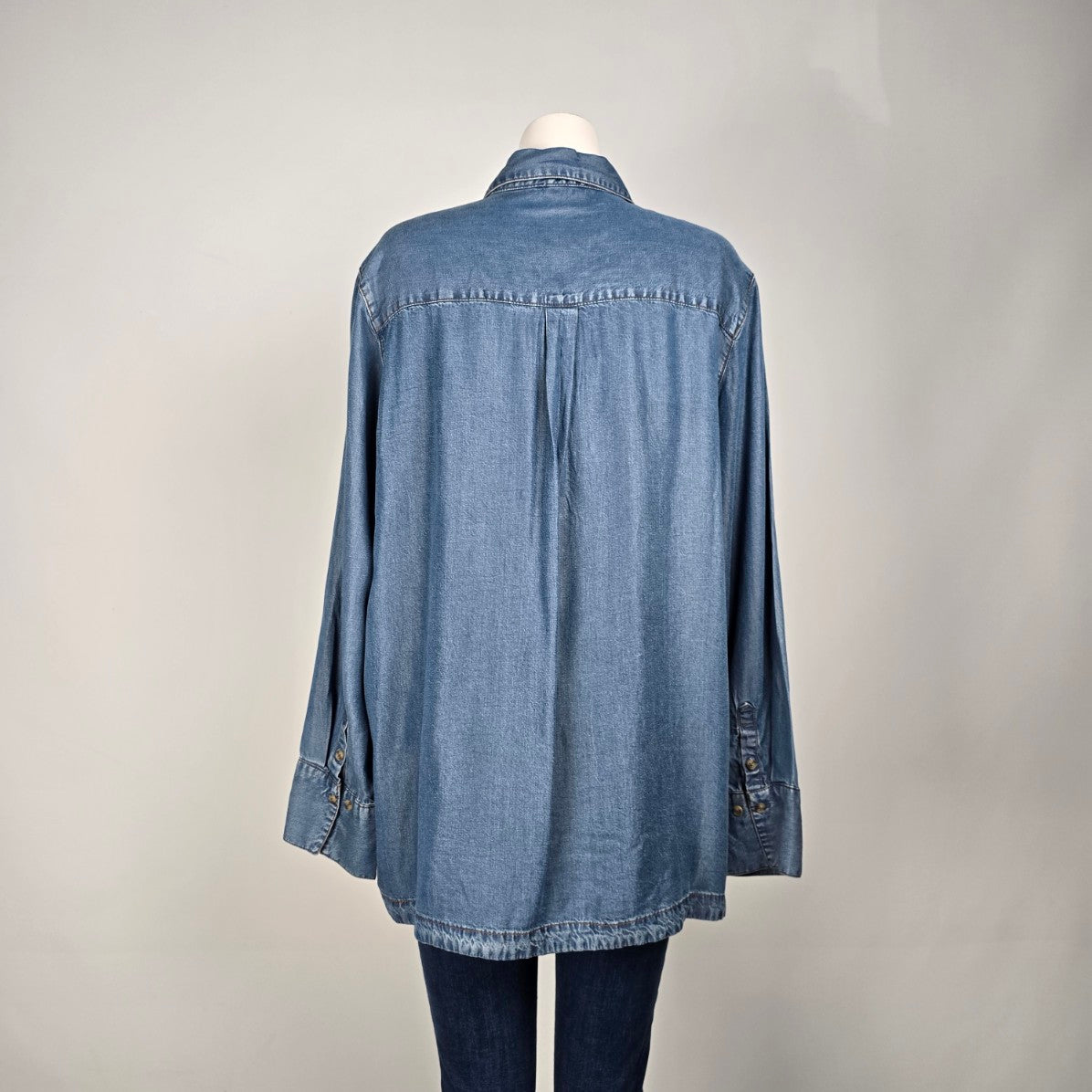 GG Jeans Button Up Collared Chambray Shirt Size XL