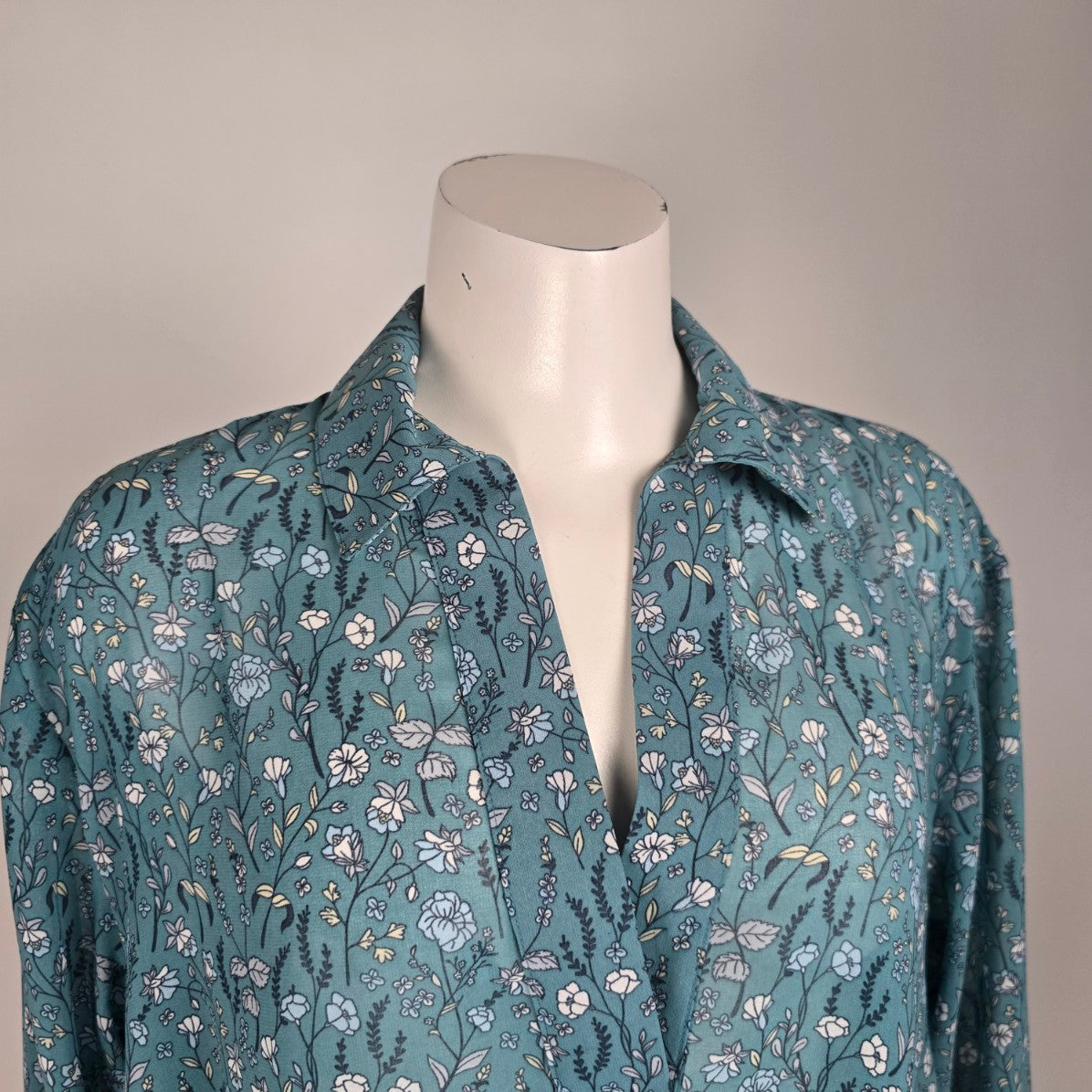 Cabi Blue Floral Sheer Collared High Low Blouse Top Size XS