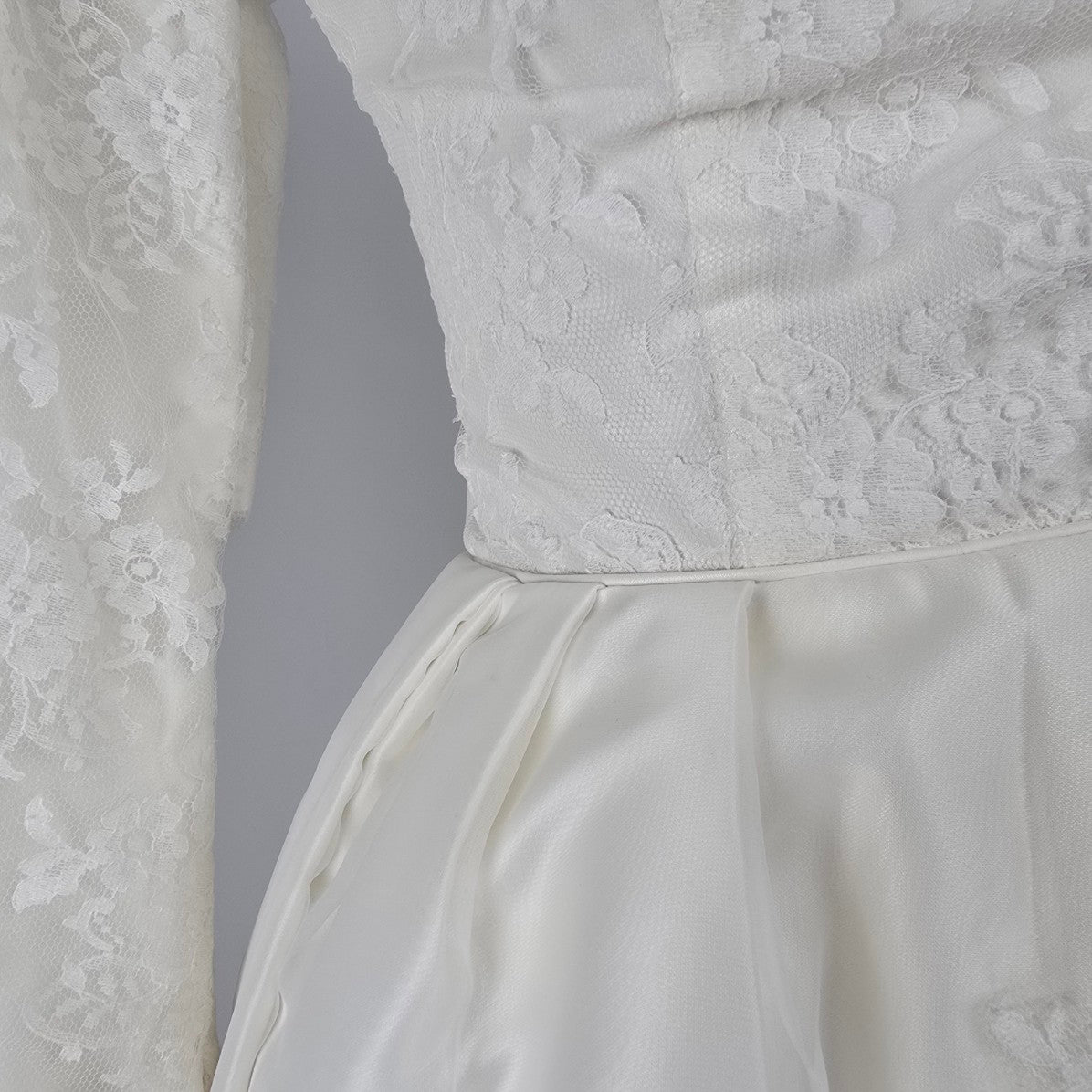 Vintage White Lace Detail Boat Neck Wedding Dress Size XS