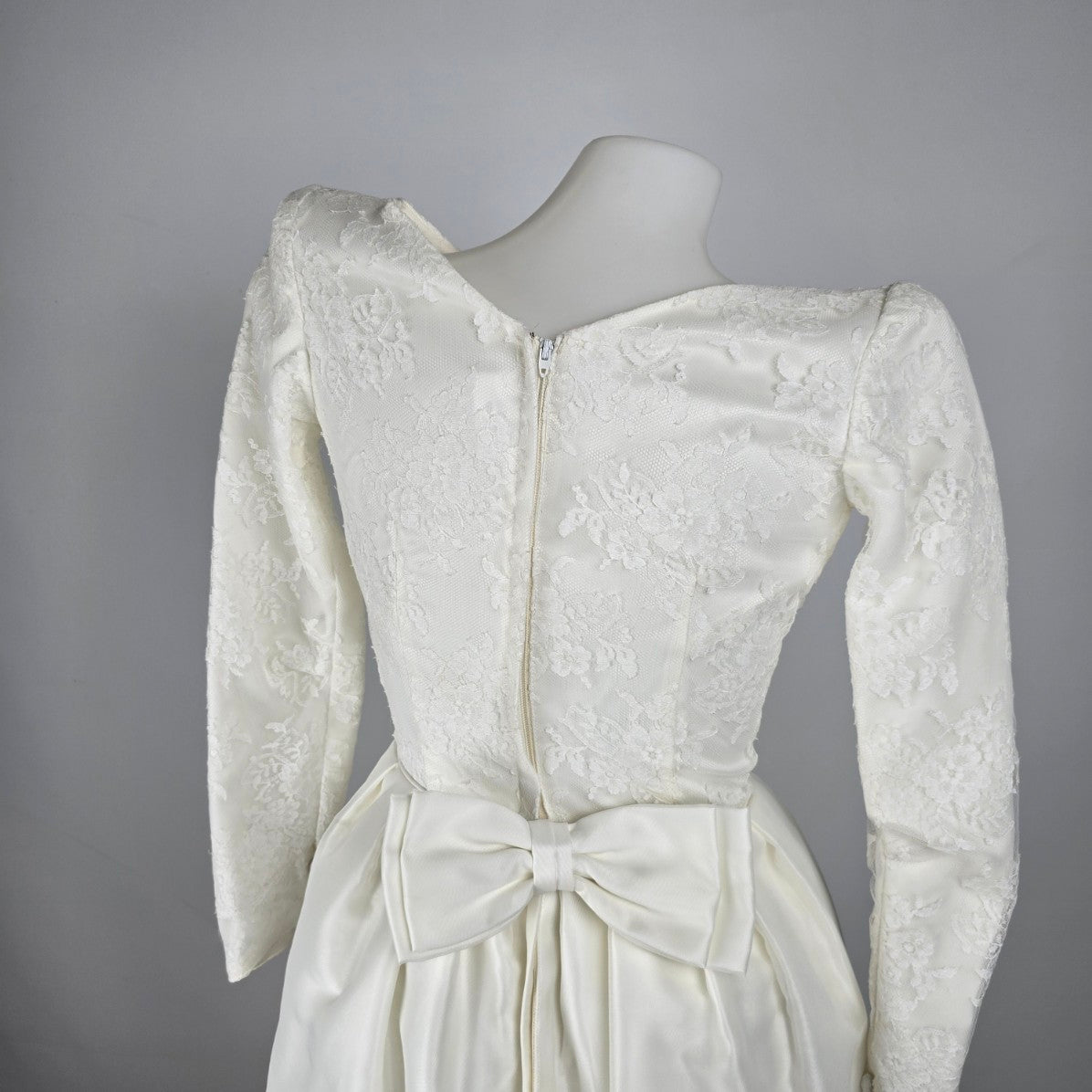 Vintage White Lace Detail Boat Neck Wedding Dress Size XS