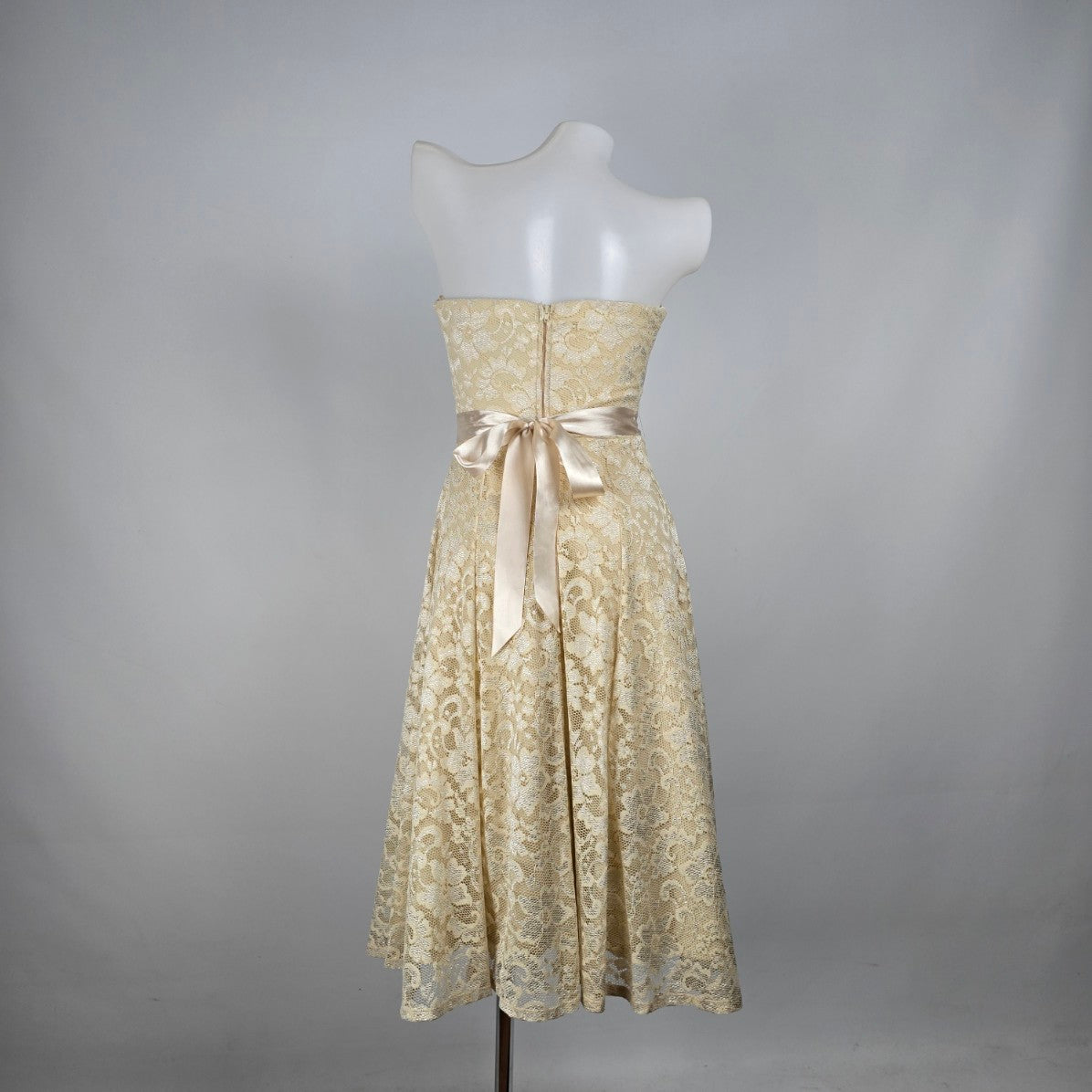 Nights By Teeze Me Cream Lace Satin Belted Fit & Flare Event Dress Size 3/4