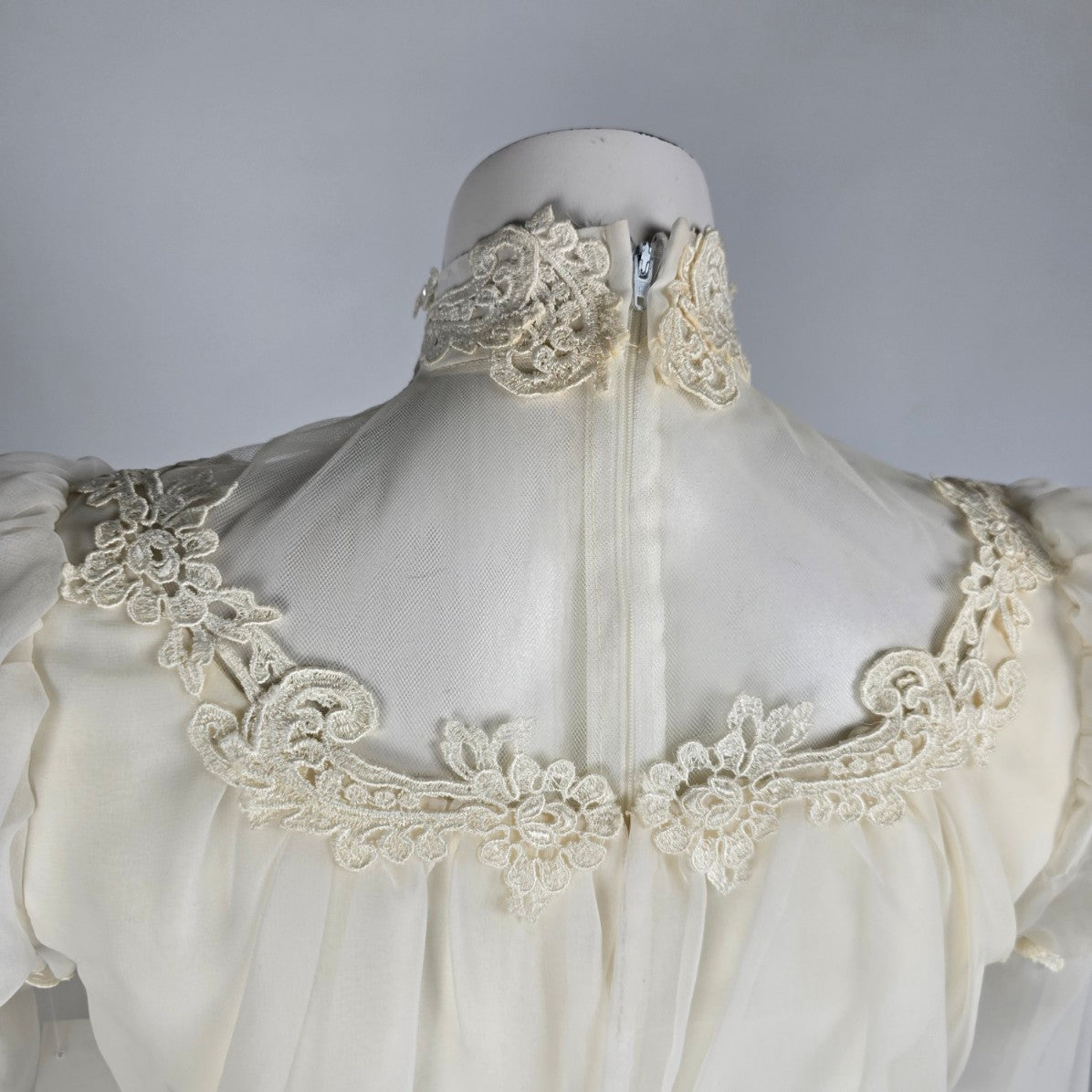 Vintage White Lace Puff Sleeve High Neck Wedding Dress Size XS