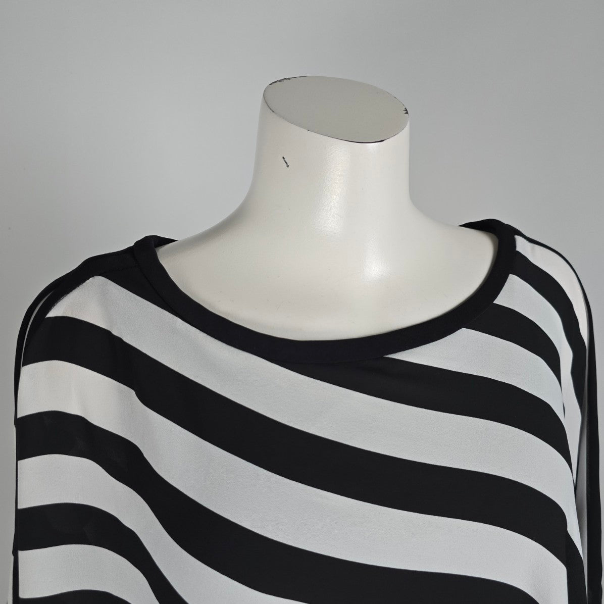 Joseph Ribkoff Black & White Asymmetrical Overly Top Size 12