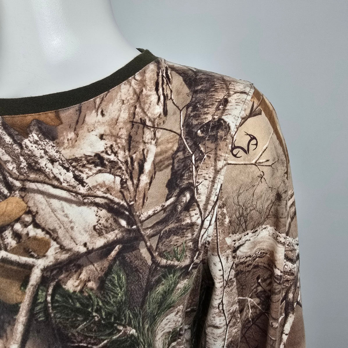 Under Armour Semi Fitted Real Tree Print Long Sleeve T-Shirt Size L
