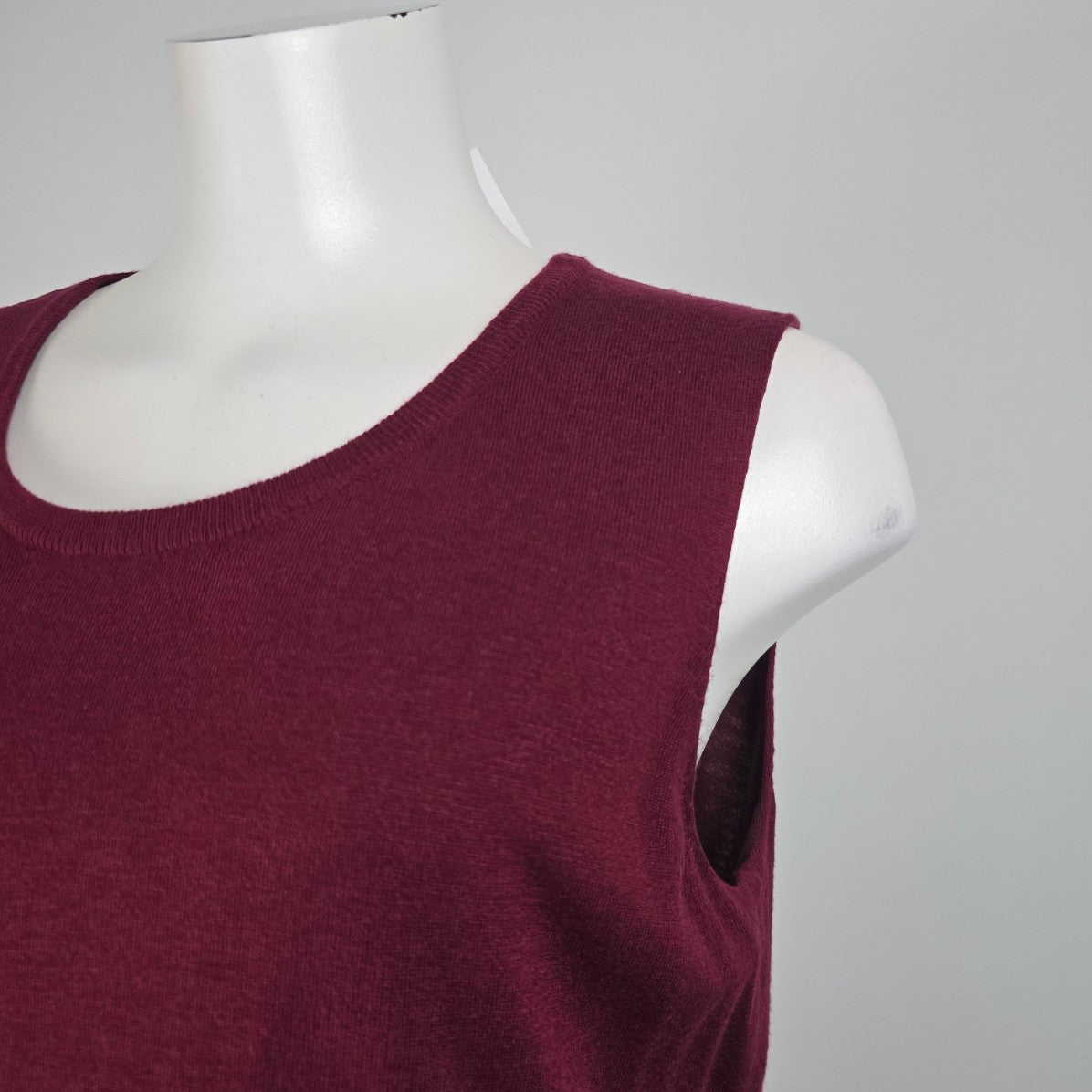 Melanie Lyne Burgundy Sleeveless Knit Top Size L