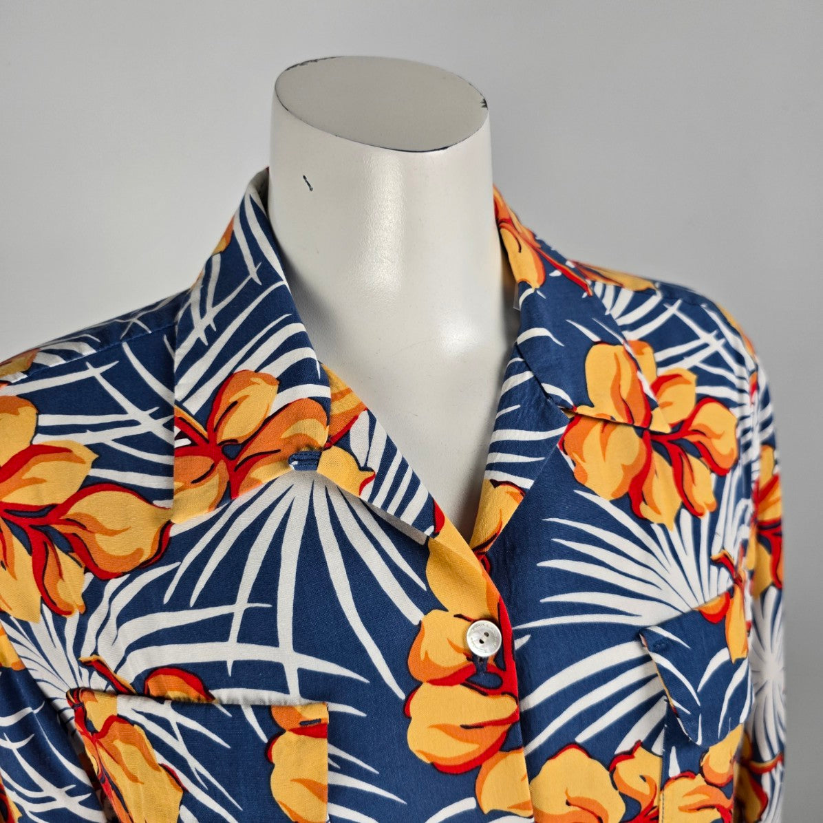 Relax Tommy Bahama Blue Tropical Print Button Up Blouse Top Size S