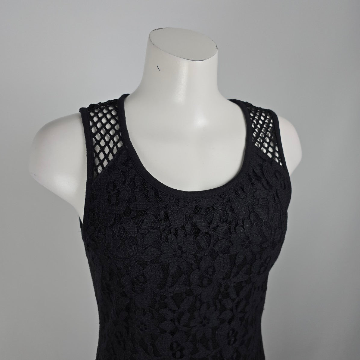 Yest Black Sleeveless Lace Detail Sheath Dress Size 6