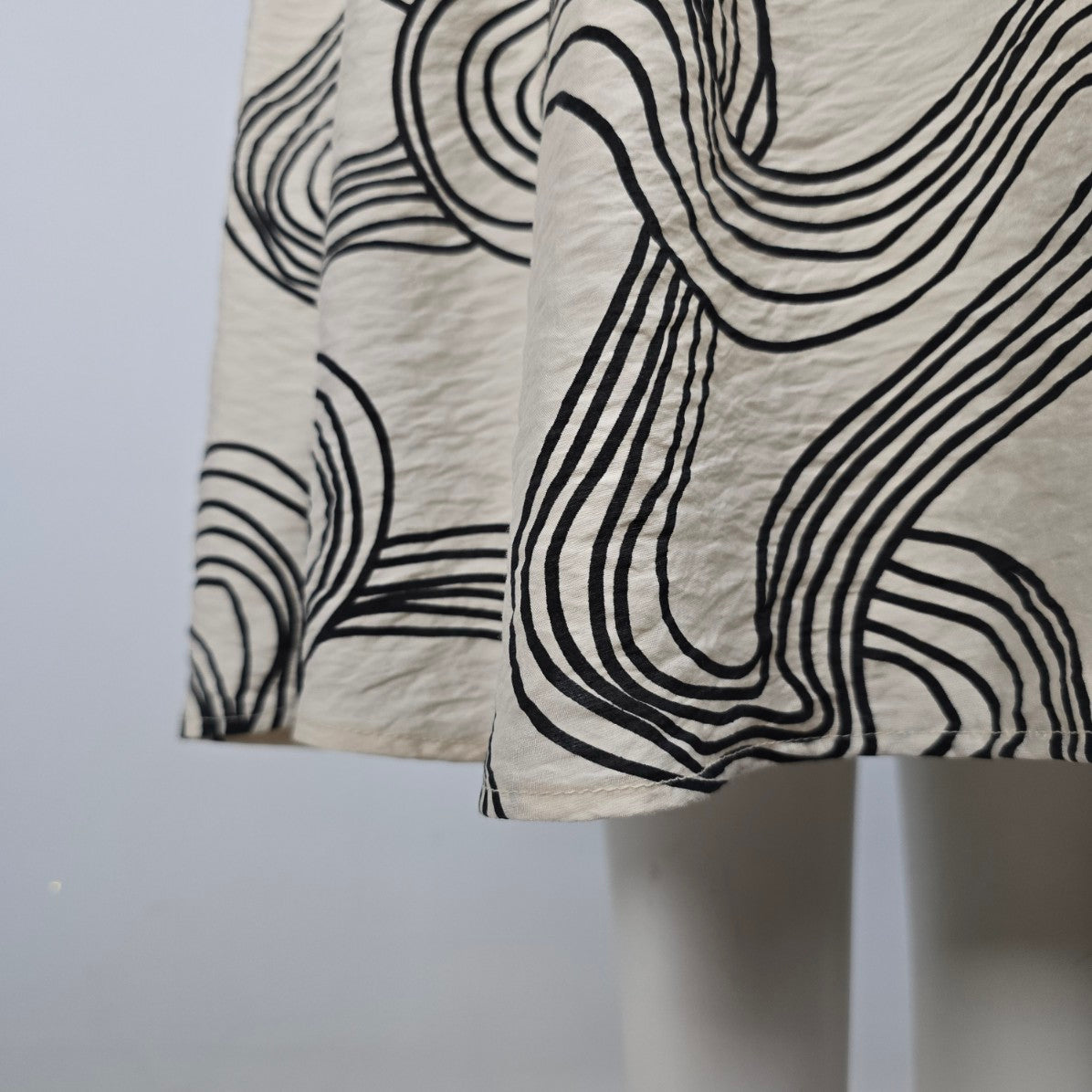 Vero Moda Black & Cream Swirl Print Midi Dress Size L