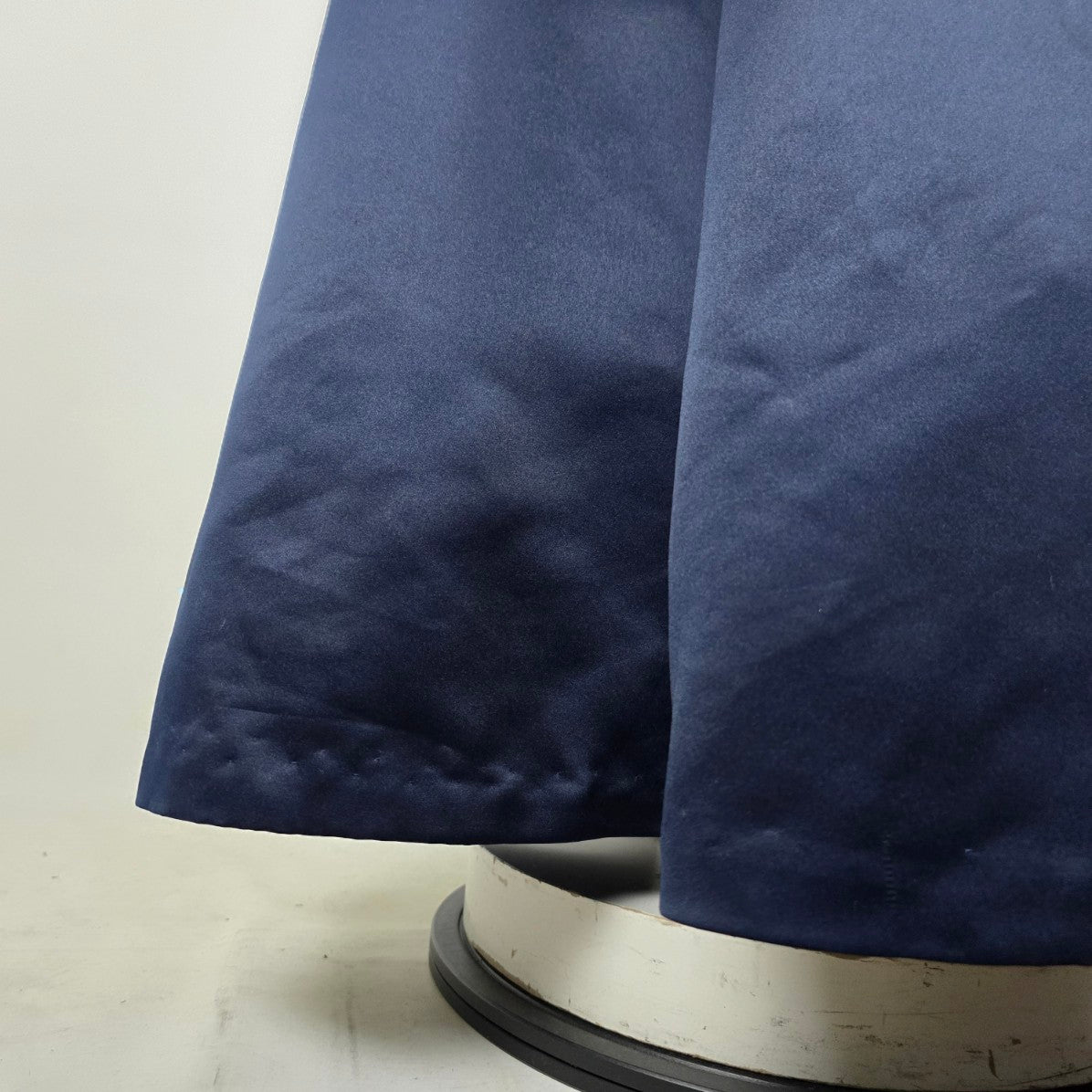 Liz Claiborne Night Blue Satin Beaded Detail Long Gown Size 8