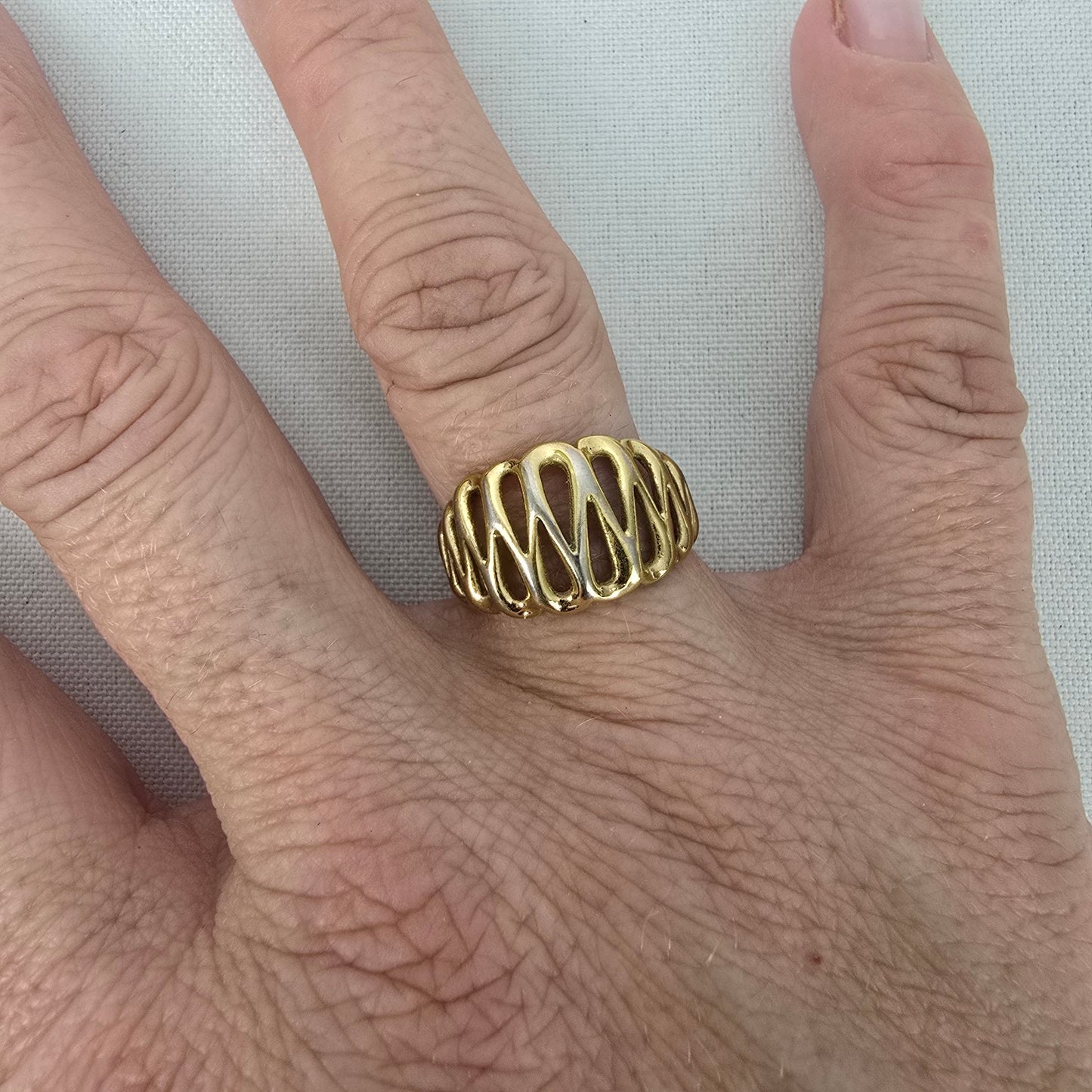 Vintage Gold Tone Ring 8.5