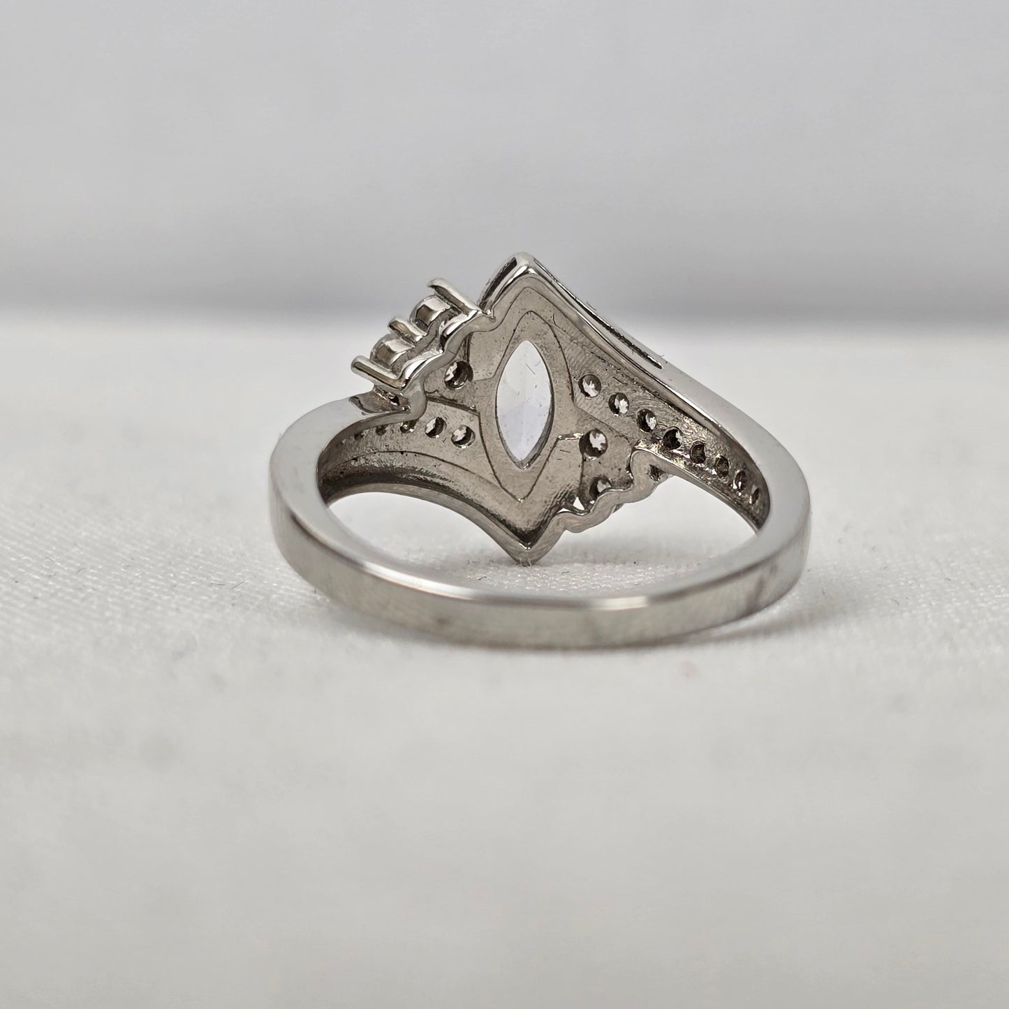 S925 Silver Tone Crystal Statement Ring Size 8
