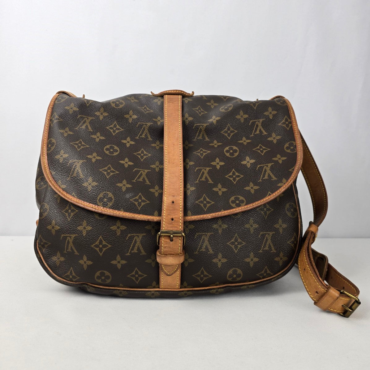Louis Vuitton Saumur 35 Monogram Large Shoulder Crossbody Purse