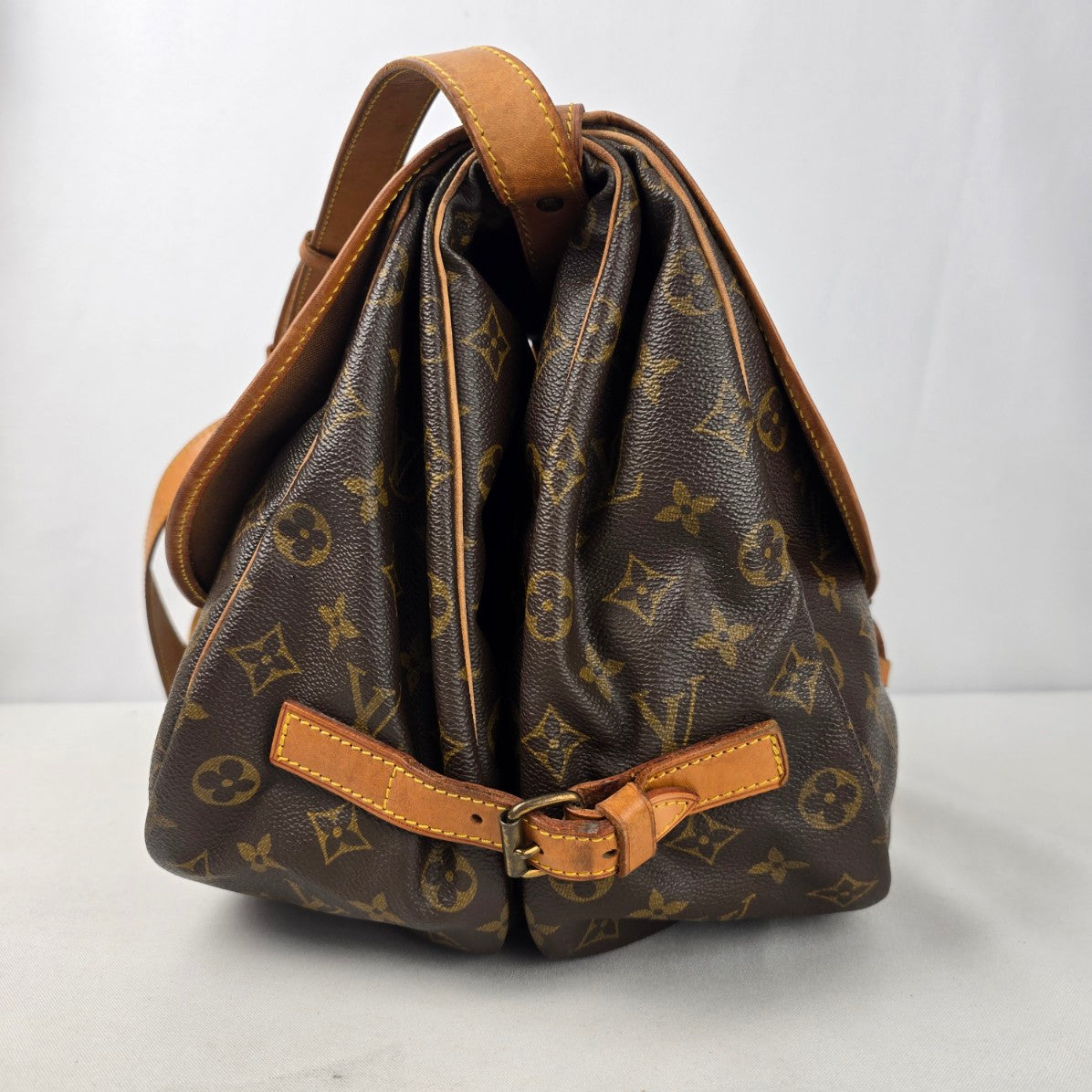 Louis Vuitton Saumur 35 Monogram Large Shoulder Crossbody Purse