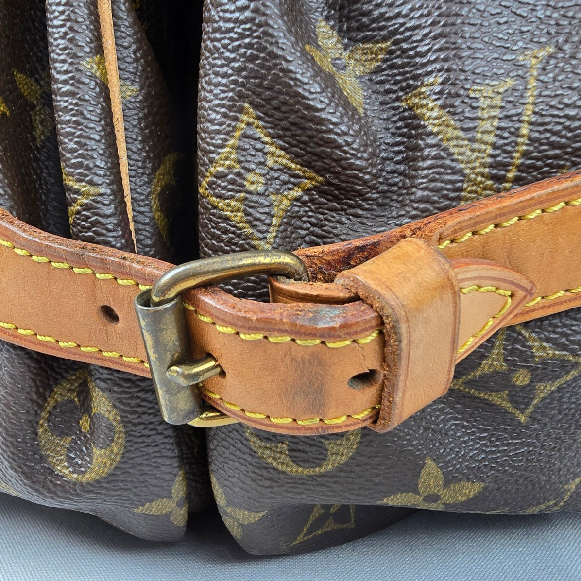 Louis Vuitton Saumur 35 Monogram Large Shoulder Crossbody Purse