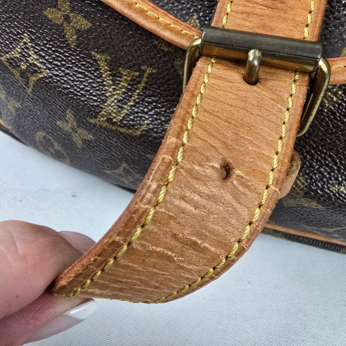 Louis Vuitton Saumur 35 Monogram Large Shoulder Crossbody Purse